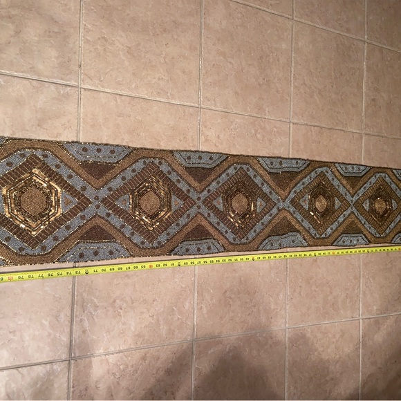 Z Galleries beaded table runner - Picture 3 of 11